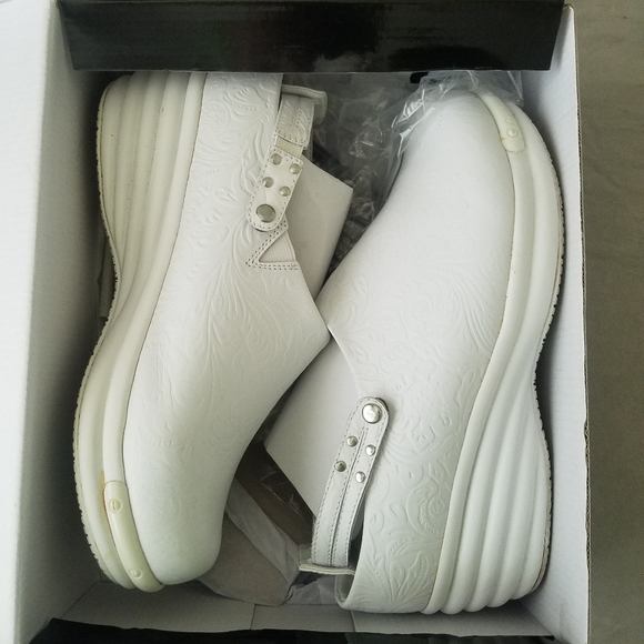 Dickies Conquest Sz. 10M White medical clogs - Picture 7 of 7